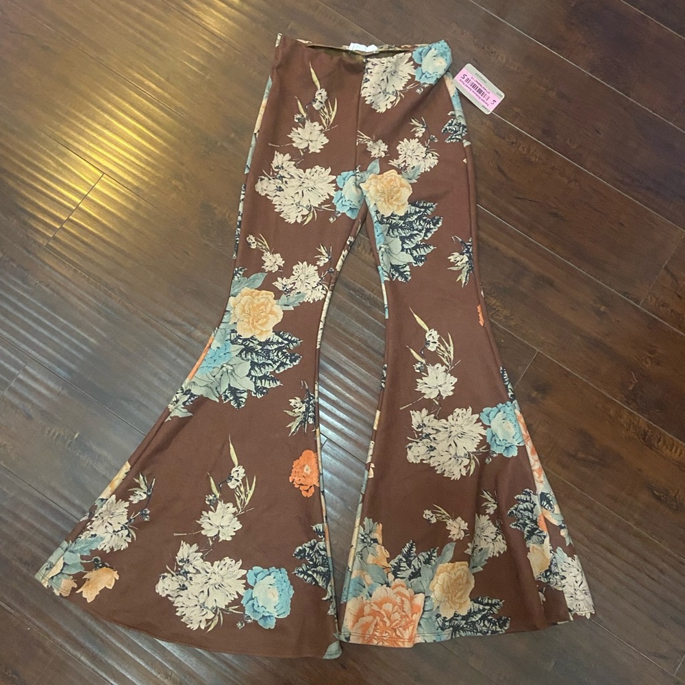 BNWT floral print flare pants 👖
